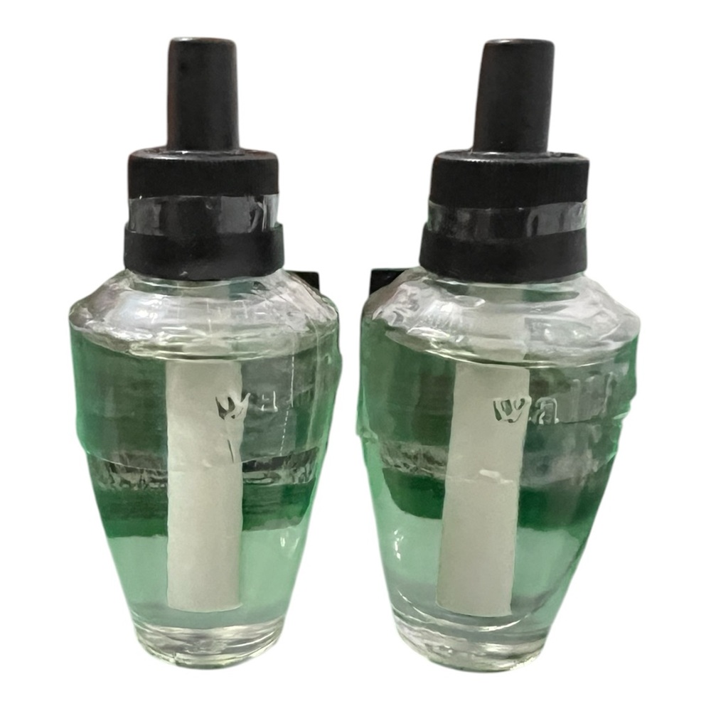 Bath and Body Works Cozy Christmas Pj’s Wallflower Refills Set of Two - Picture 2 of 2